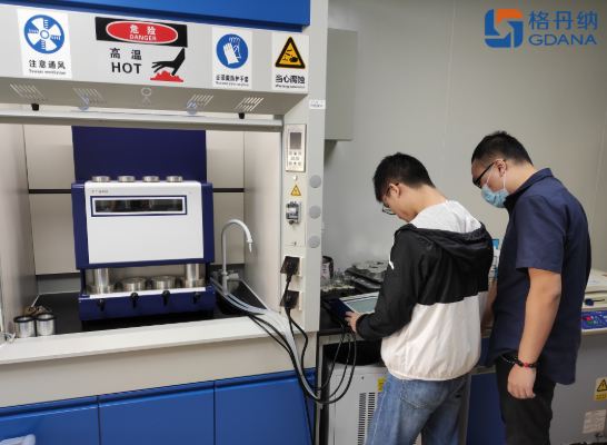 現場的技術培訓和指導中